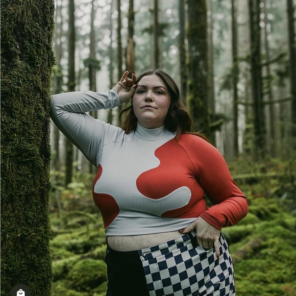 Ization Studios Squiggle Long Sleeve in Red/ Periwinkle 2X - Picture 8 of 10